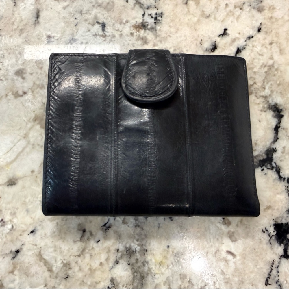 Genuine Eelskin Black Wallet w/Kisslock EUC